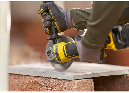 STANLEY SMERIGLIATRICE ANGOLARE A BATTERIA 18V 4,0AH ART. SFMCG700M2K-QW