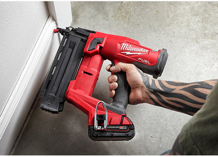 MILWAUKEE GROPPINATRICE A BATTERIA M18 FN18GS-202X