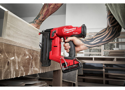 MILWAUKEE GROPPINATRICE A BATTERIA M18 FN18GS-202X