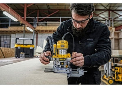 DEWALT ELETTROFRESATRICE CON AFFONDAMENTO E BASE FISSA POTENZA 900W