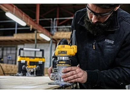 DEWALT ELETTROFRESATRICE CON AFFONDAMENTO E BASE FISSA POTENZA 900W