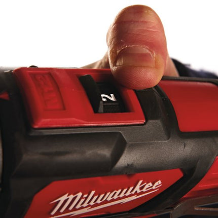 MILWAUKEE 4933441940 TRAPANO AVVITATORE CON BATTENTE M12BPD 3.jpg