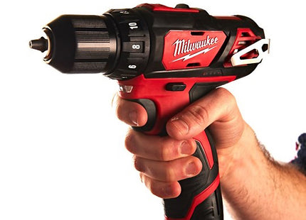 MILWAUKEE TRAPANO AVVITATORE A BATTERIA M12 BDD-153C (V1/23)