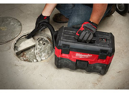 MILWAUKEE ASPIRATORE A BATTERIA SOLIDI/LIQUIDI M18 VC2-0(V1/23)