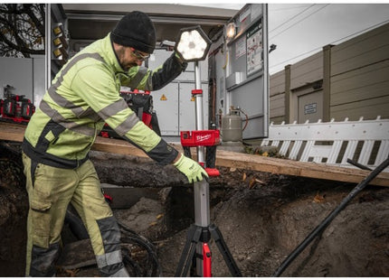 MILWAUKEE TORRE FARO LED MULTIDIREZIONALE CON TREPPIEDE MOD. M18 SAL2-0