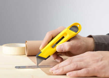 STANLEY COLTELLO CUTTER IN ABS LAMA RETRATTILE